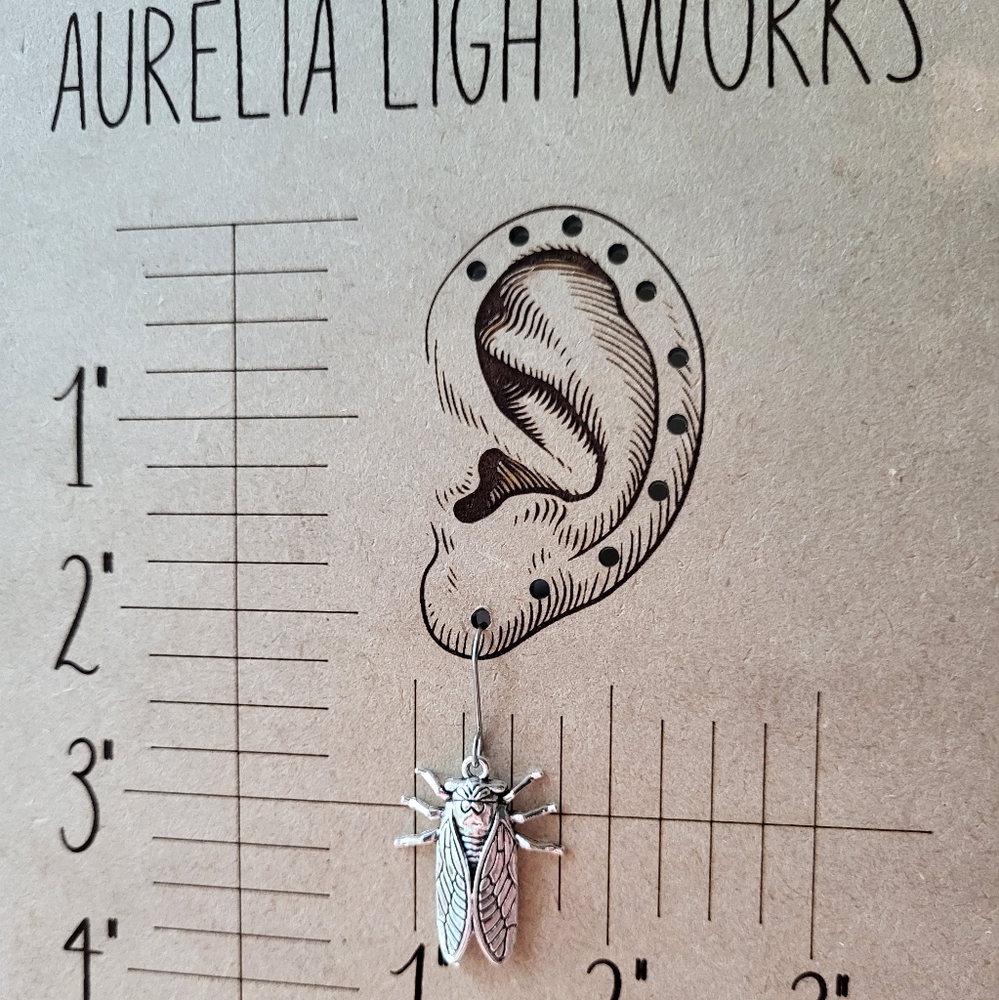 Silvertone cicada dangle earrings - Picture 6 of 8